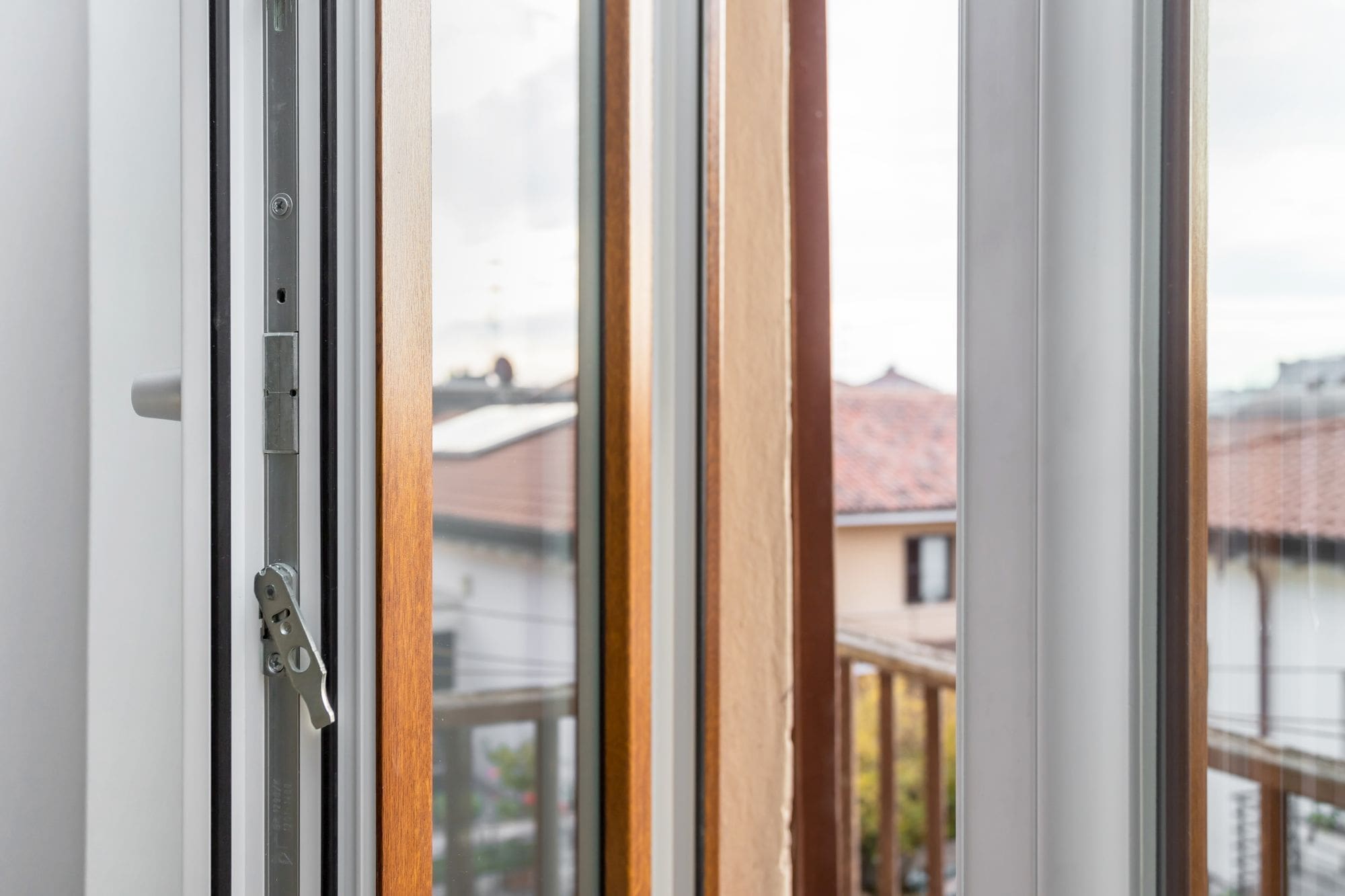 De ce să alegi ferestre cu efect de lemn din PVC sau aluminiu?